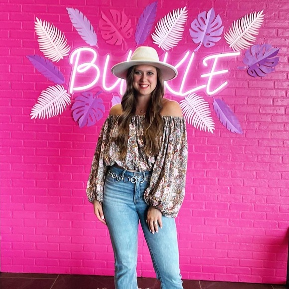 Meet your Posher, Mickalea - Picture 1 of 3